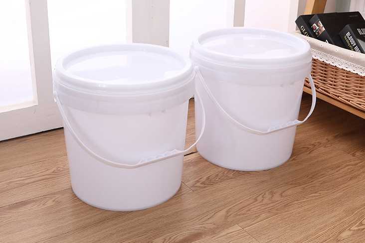 公司主要經(jīng)營(yíng)：15L、18L、20L等塑料密封桶及塑料方盒等產(chǎn)品